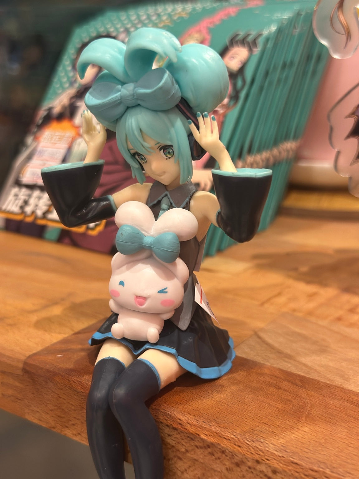 Hatsune Miku sedeća figura – fotografija 2