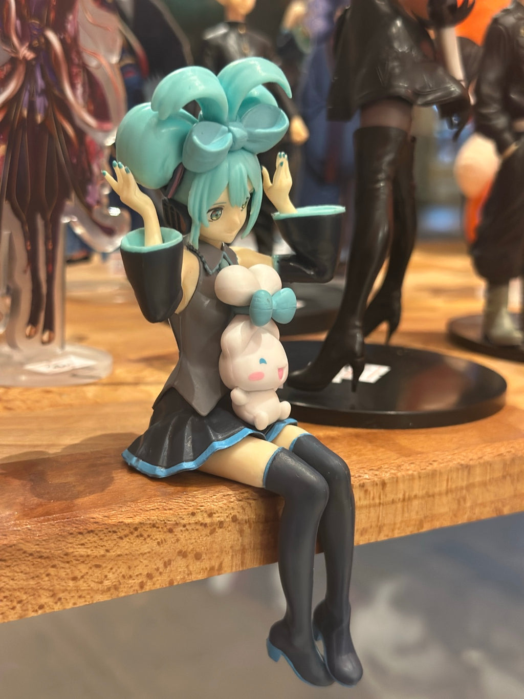 Hatsune Miku sedeća figura – fotografija 3