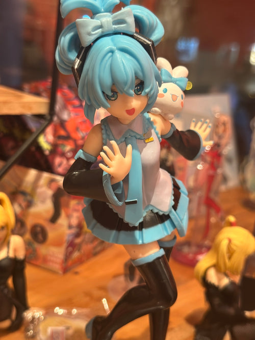 Hatsune Miku figurica – prednji pogled