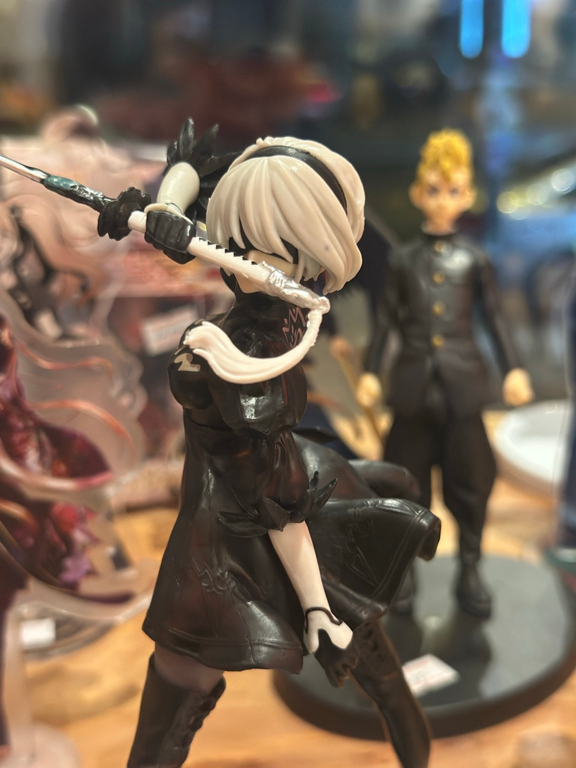 NieR Automata 2B figura – bočni pogled